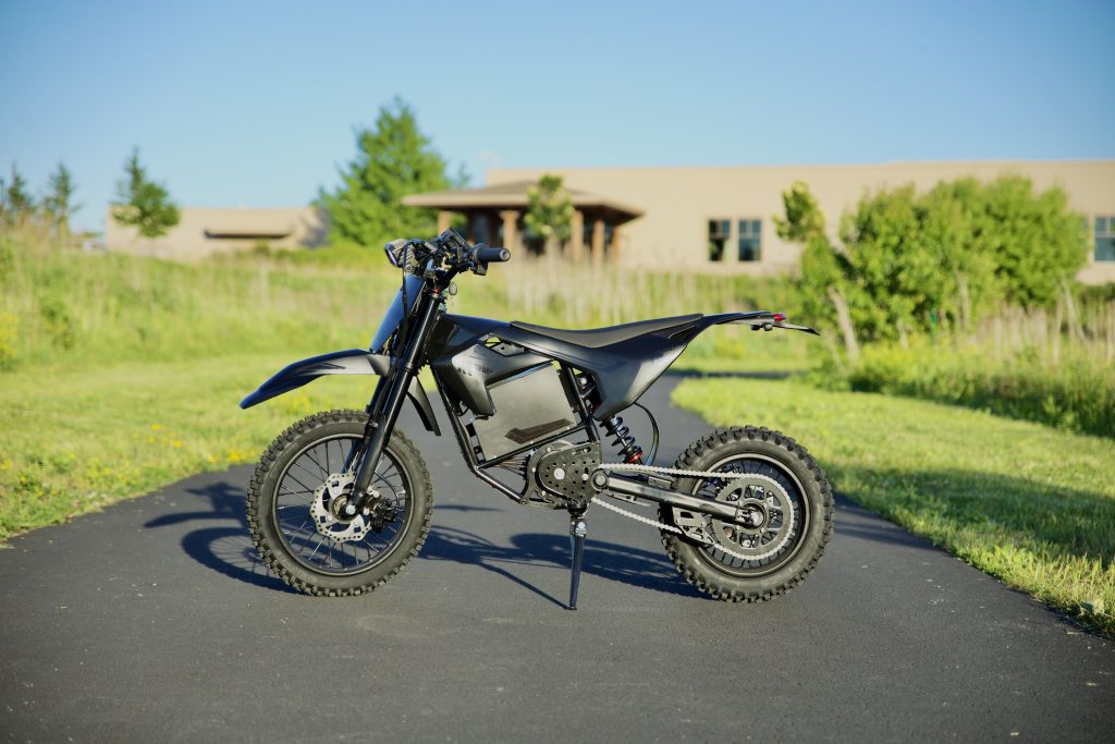 QRONGE X1 Spark Black Edition Review — A 45+ MPH Mini E-Moto That Looks Mean